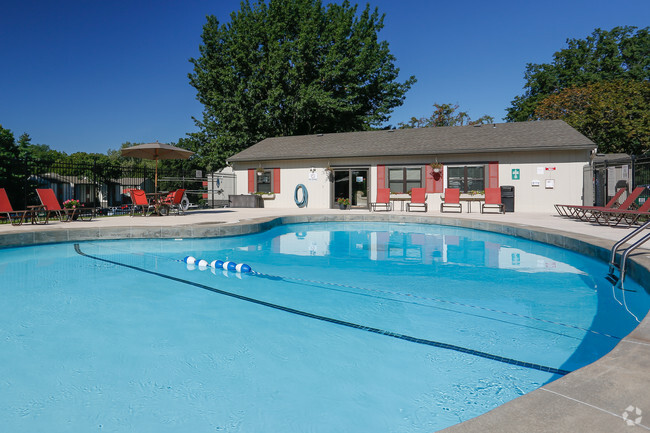 Building Photo - Applewood At The Cove Apartments