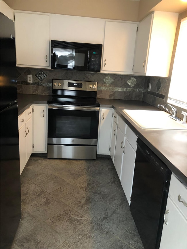 Photo - 2004 Spencer St