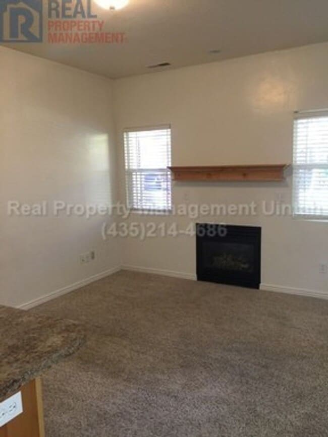 Photo - 3 Bed 2.5 Bath Townhome in Split Mountain.