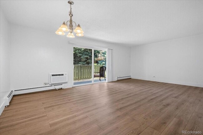 Photo - 2150 S Vaughn Way Unidad 202D