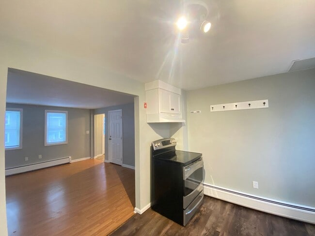 Building Photo - 33 Green St