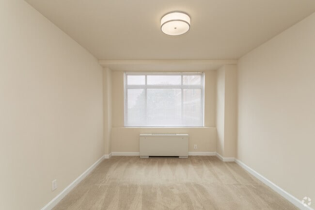 1BR, 1BA Renovated - 756 SF
