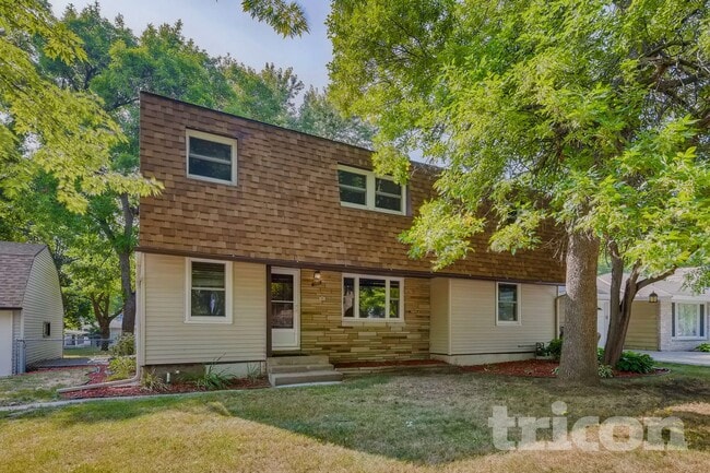 Photo - 3809 Hampshire Ave N