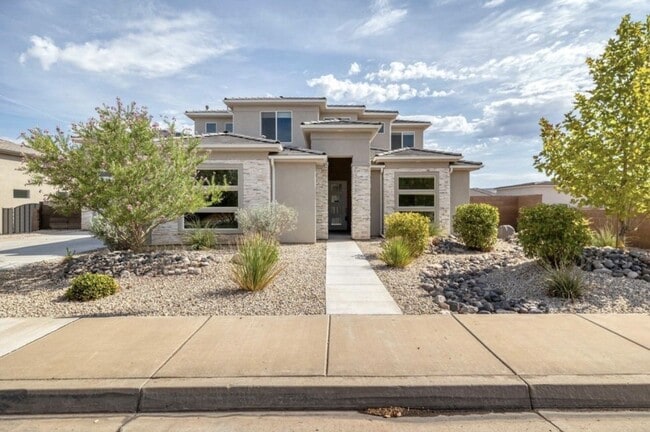 Building Photo - 2579 S Wilson Dr