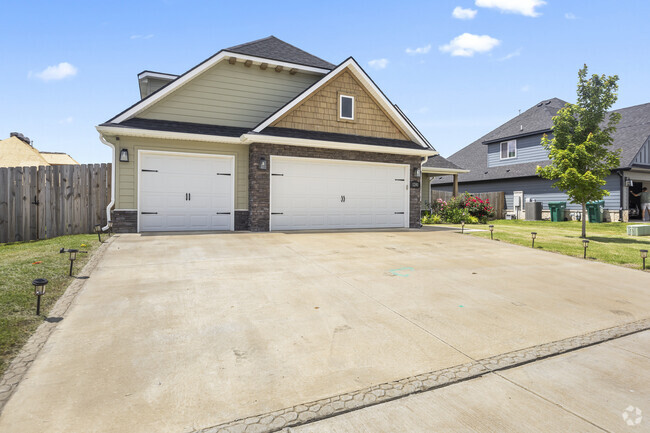 Building Photo - 1241 Silver Maple St Rental