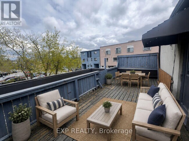 Photo - 2146 Danforth Ave