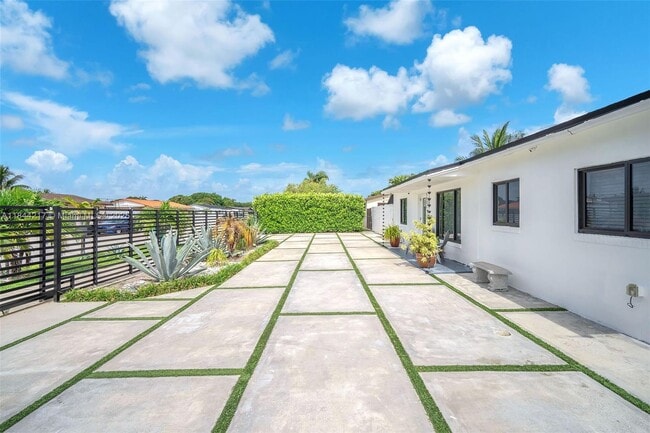 Photo - 5001 NW 190th St Unit Main