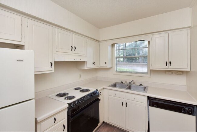 Issaqueena Village | Spacious Kitchens