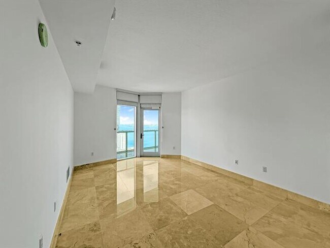 Photo - 1900 N Bayshore Dr Unidad 1900 N Bayshore Dr # 3404