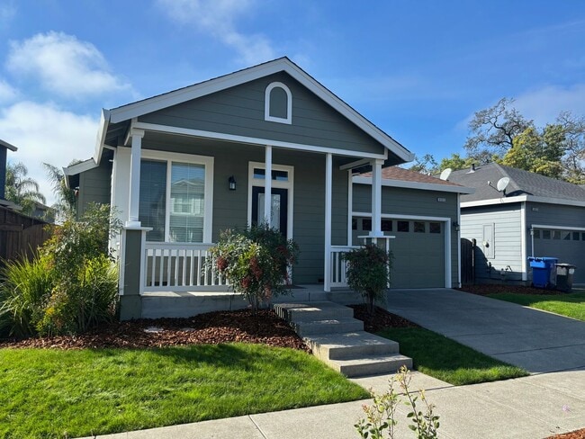 Building Photo - Single level 3 bedroom 2 bathroom home in ...