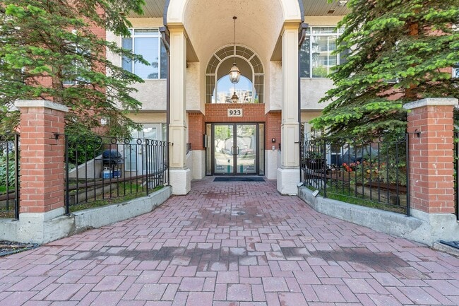 Photo - 923 15 Ave SW Unit 407