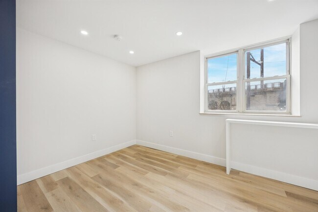 Photo - 4522 Baker St Unit 6