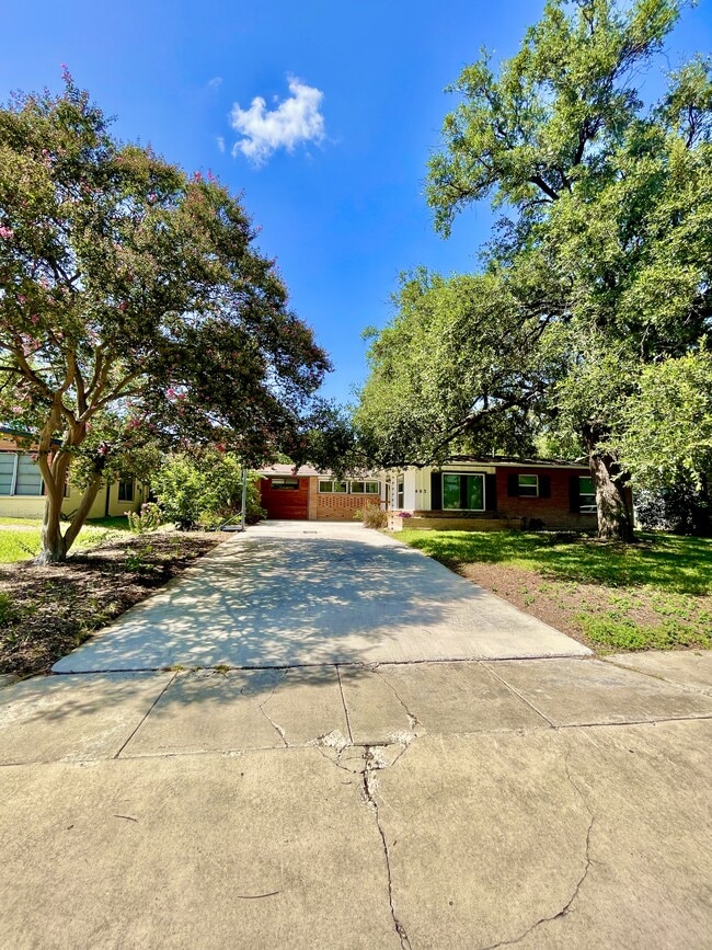 403 Marquis Ln