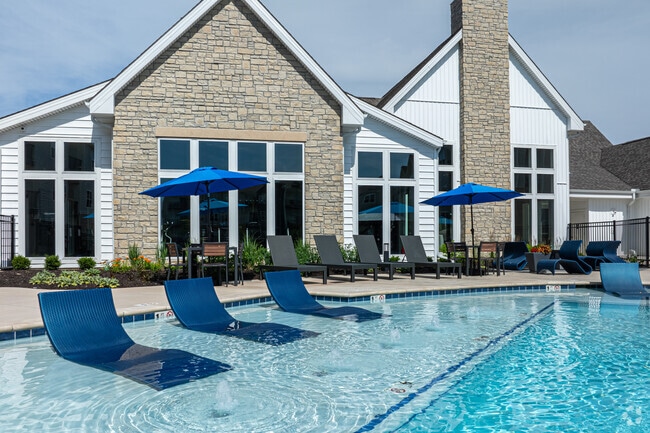 Piscina al aire libre - The Edison at Blue Springs