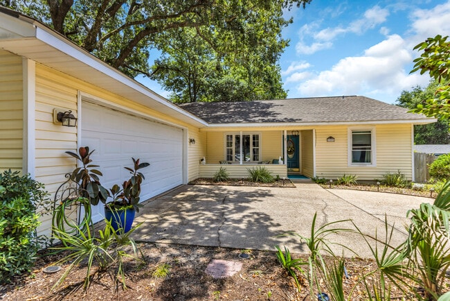 Building Photo - 109 Palm Ave Rental