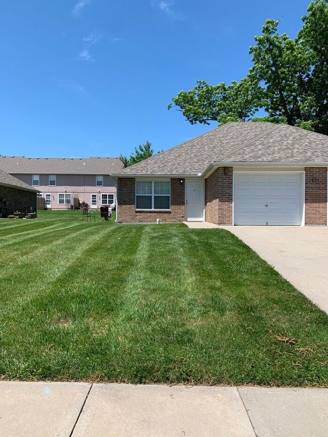 Building Photo - Charming Ranch Duplex in the Heart of Lone Jack - Ready Now!