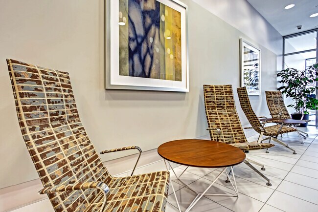 Photo - 2505 N Clark St Unidad 1606