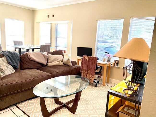 Photo - 503 E 38th St