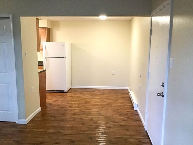 Photo - Warsaw Apartments Unit 04