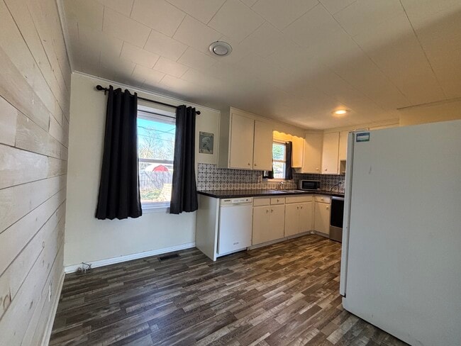 Photo - 521 Normandy Rd