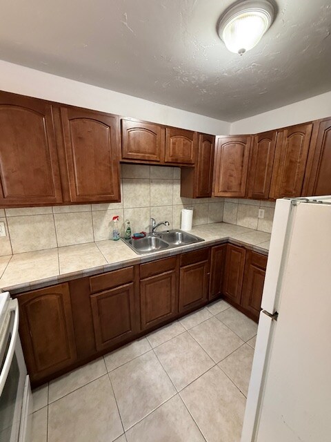 Building Photo - 1020 N 18th Ct Rental