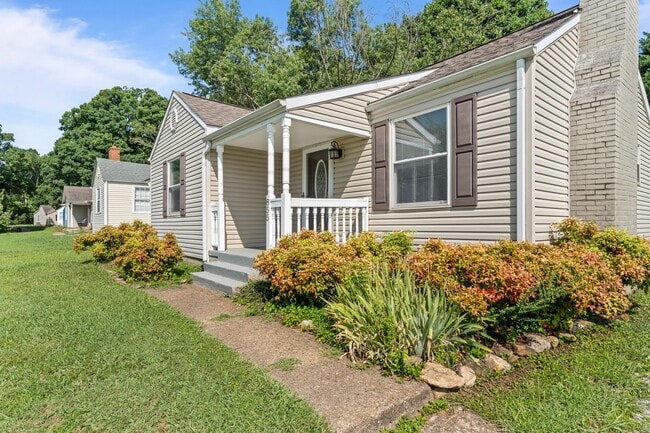 Photo - 855 Burroughs Rd