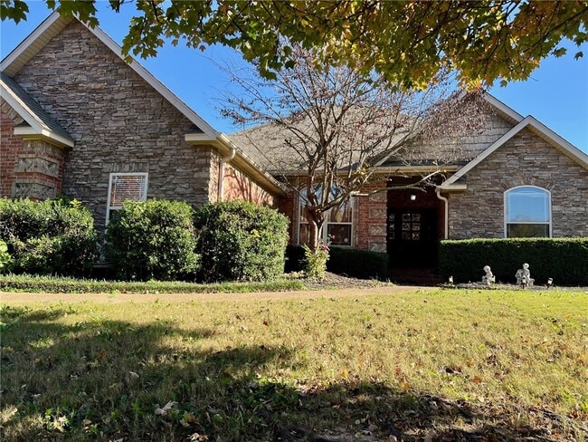 Building Photo - 1450 Whippoorwill Ln