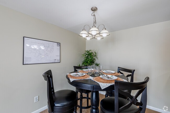 2BR, 1BA Deluxe - Dining Room