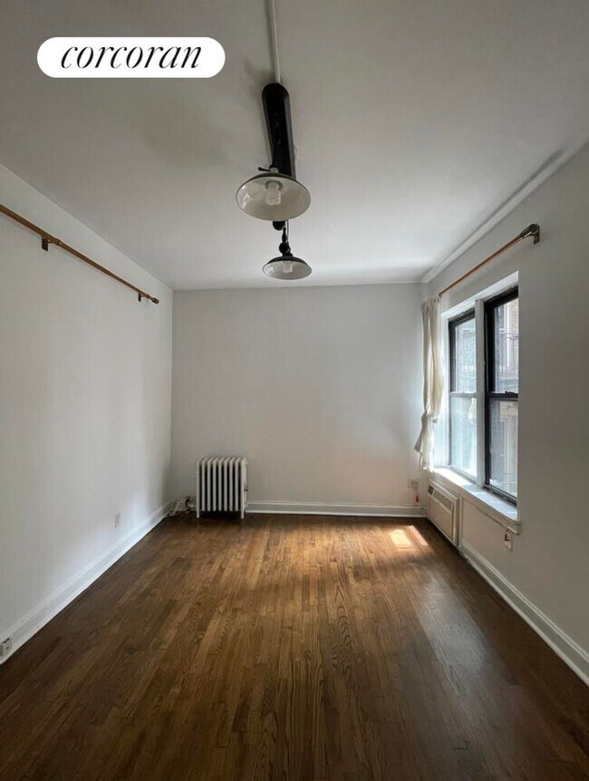 Photo - 4 W 101st St