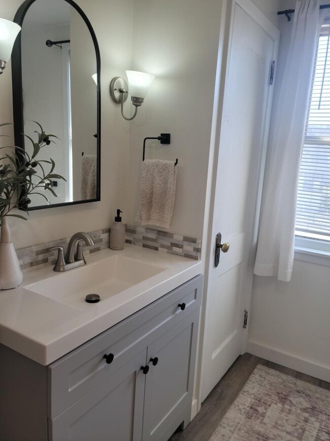 Photo - 3-bedroom, 1-bathroom home located on the picturesque Neville Island, PA.
