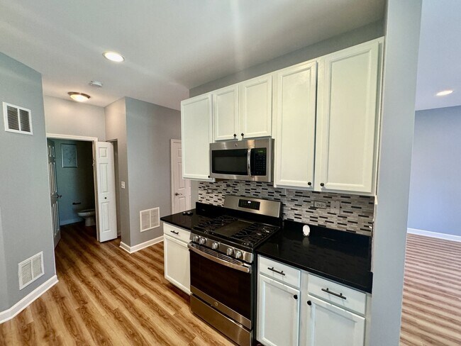 Photo - 423 Acushnet St