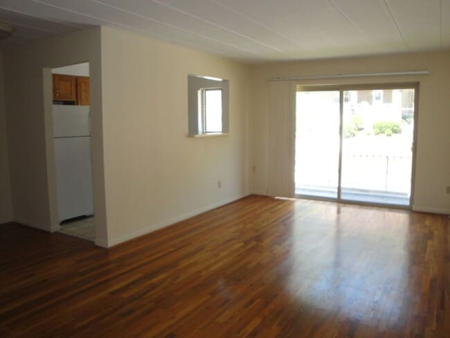 Building Photo - 539 Lowell Ave Unit 539-07