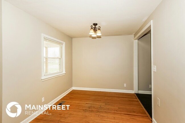 Photo - 4904 Paramount Dr