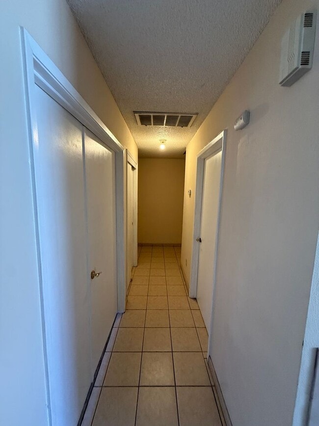 Photo - 3 Bed 2 bath in Southwest Bakersfield