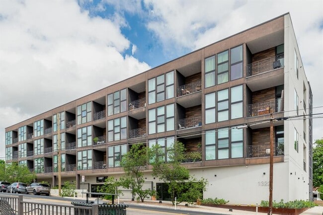 Photo - 1322 E 12th St Unidad 305