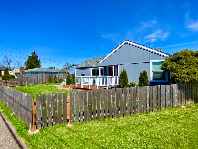 Building Photo - 1745 SW 53rd St