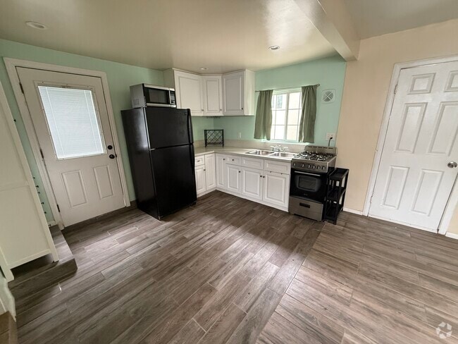 Building Photo - 16 E 53rd St Unit B Rental