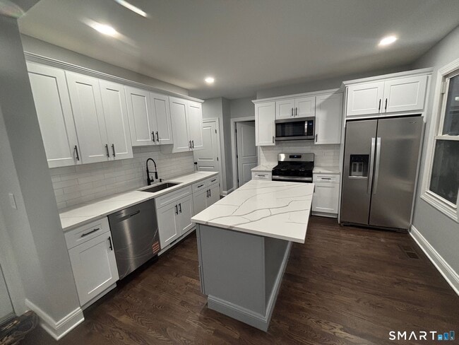 Building Photo - 9 Clark St