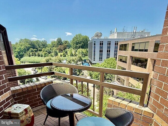 2111 Wisconsin Ave NW Unit 710