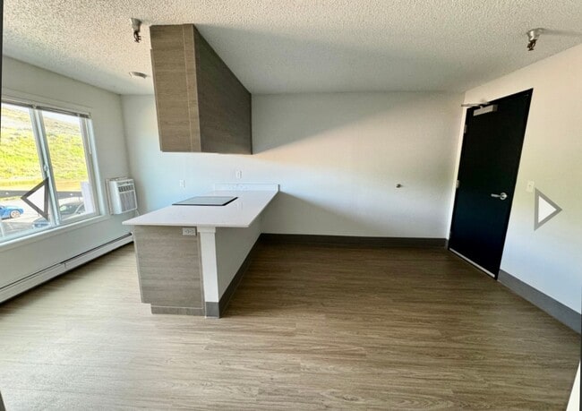 Building Photo - Apartment with unique floor plan - Shasta ...