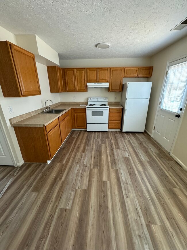 Photo - 376 Woodstock Ln