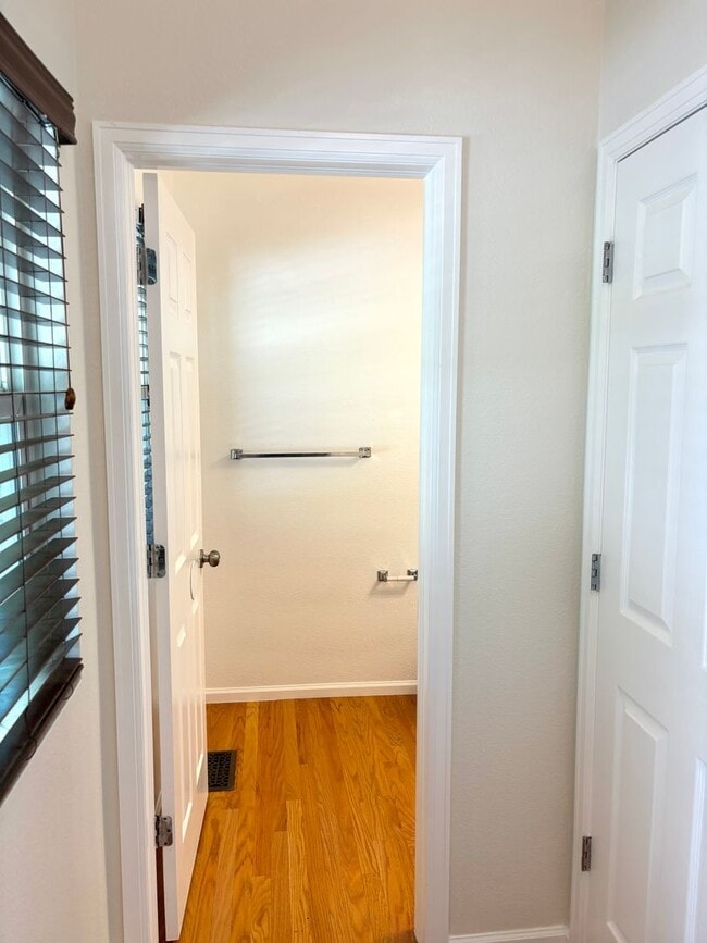Photo - Beautiful 3bd, 3 bath single family home bedroom for rent in Aurora 80016
