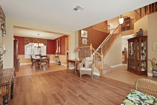 Photo - 549 Glenbriar Cir