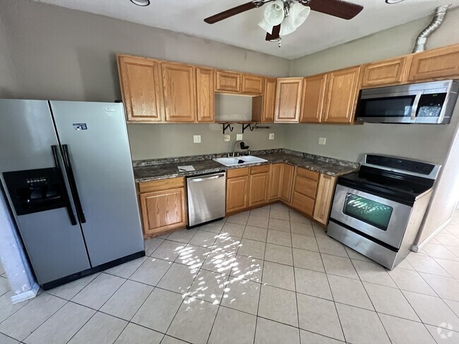 Kitchen - 521 E 7TH AVE Rental