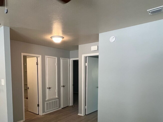 Photo - 2925-2925 Bernice Dr Unit 2923
