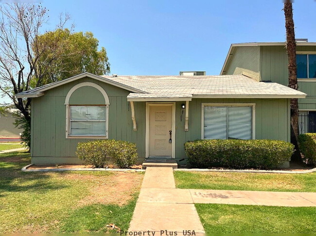 Building Photo - "Charming 2-Bed, 2-Bath Oasis in Phoenix – Cozy Comfort Awaits!"