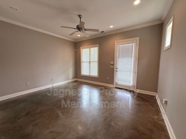 108 Shallowford Dr