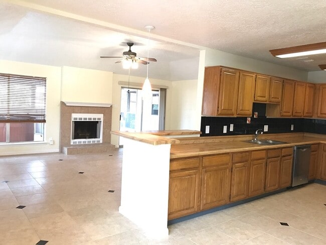 Photo - 2118 Endicott Ln