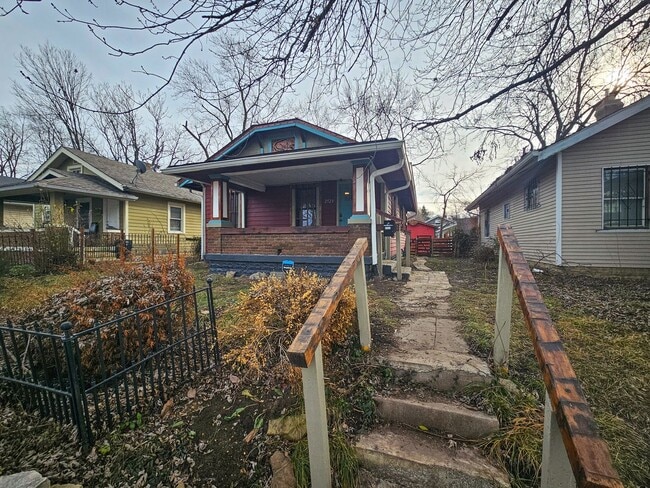 Photo - 2523 E 18th St