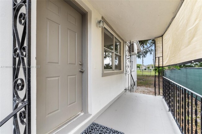 Photo - 4851 NW 15th Ave Unidad 1